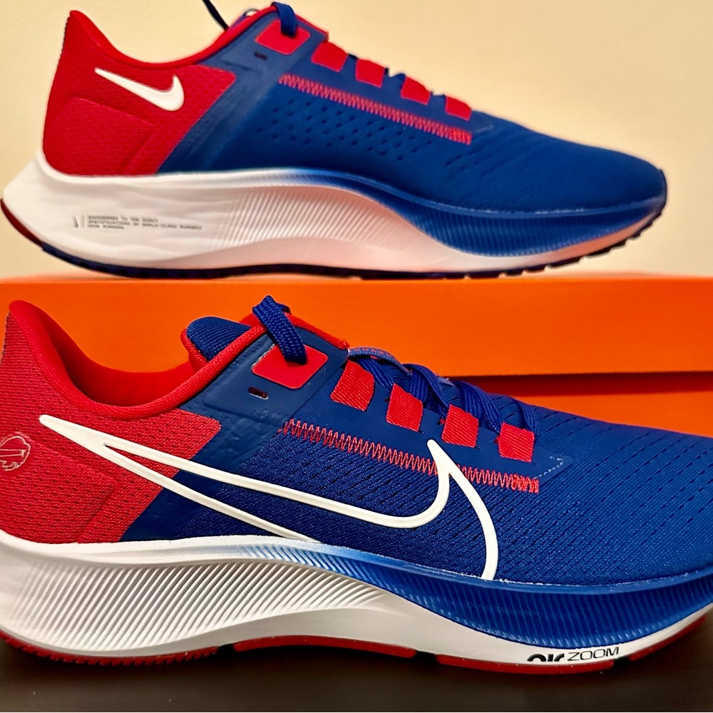 Buffalo Bills Nike Air Zoom Pegasus 38 Running Shoes. Size 10.5. NEW in Box.